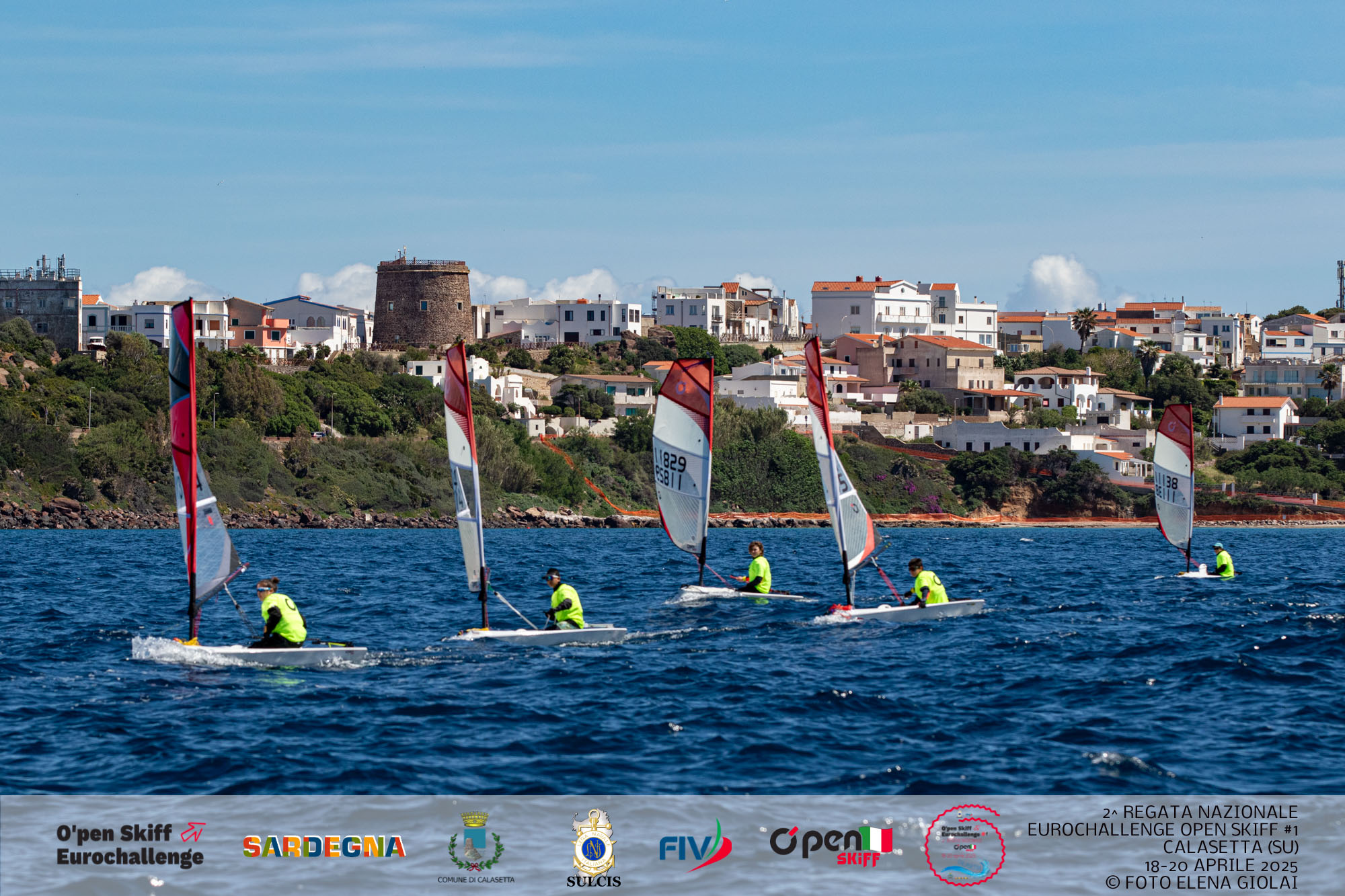 EuroChallenge OpenSkiff a Calasetta – Prima giornata nel segno del sole e della brezza